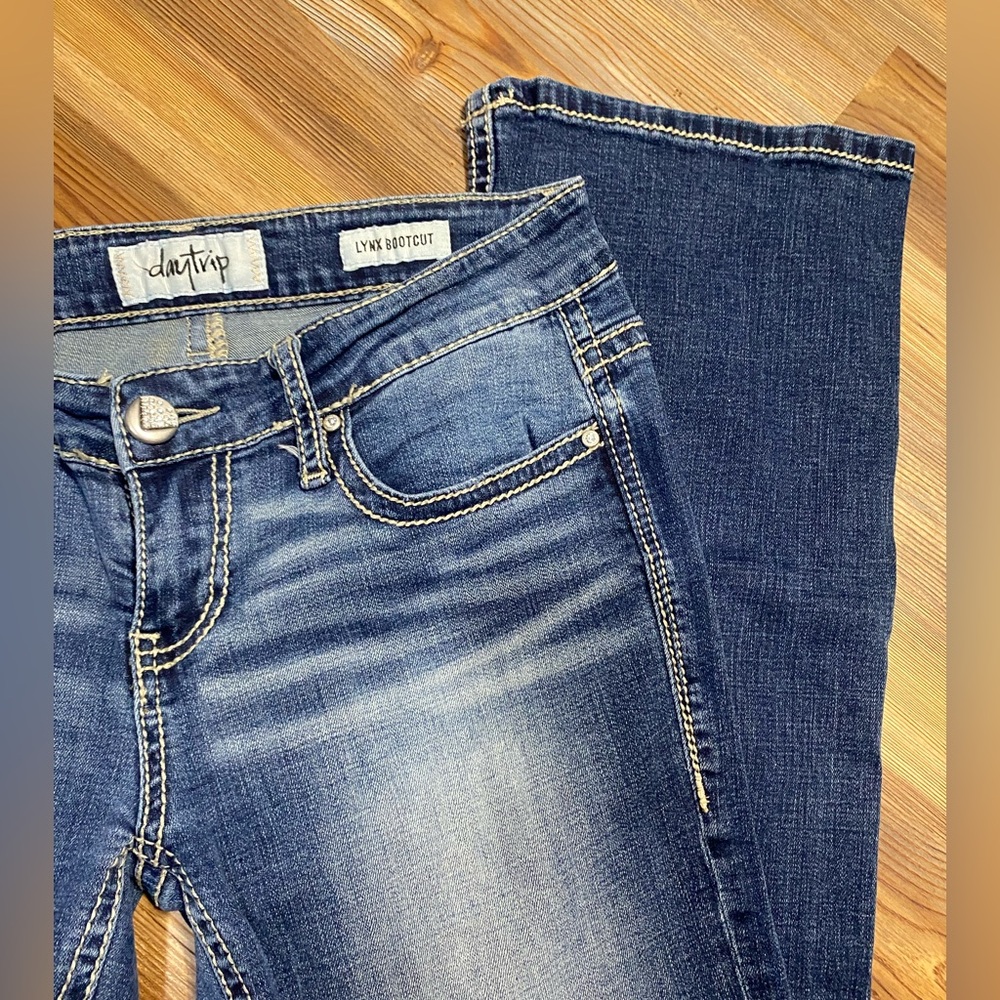 4/$15 Daytrip Lynx Bootcut Jeans - Picture 8 of 14